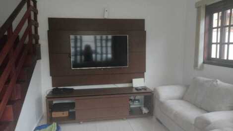 BEAUTIFUL TONINHAS BEACH HOUSE 3 BEDROOMS (2 SUITES) WITH POOL