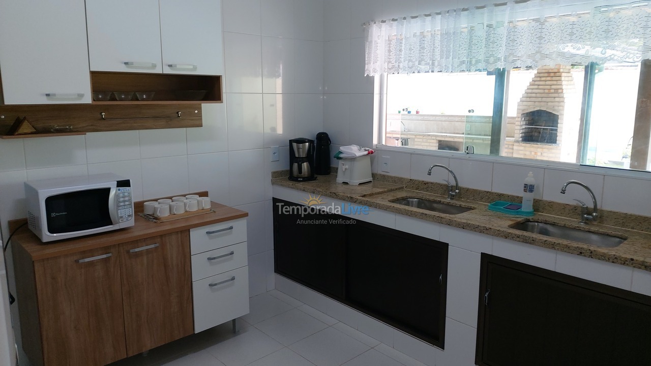 Casa para aluguel de temporada em Cabo Frio (Unamar)