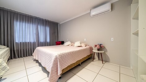 148 - Casa pé na areia Mariscal com 04 dormitórios