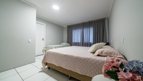 148 - Casa pé na areia Mariscal com 04 dormitórios