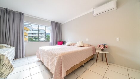 148 - Casa pé na areia Mariscal com 04 dormitórios