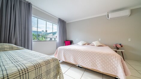 148 - Casa pé na areia Mariscal com 04 dormitórios