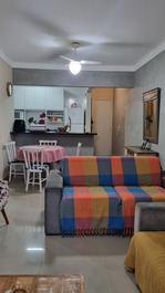Apartamento Guarujá praia Enseada. Ótima localização 500 MT da praia