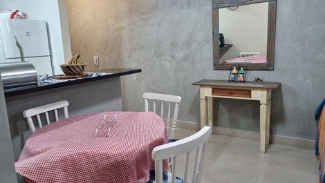 Apartamento Guarujá praia Enseada. Ótima localização 500 MT da praia