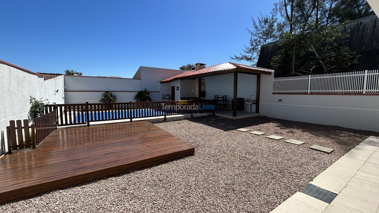 Casa para aluguel de temporada em Guaratuba (Coroados)