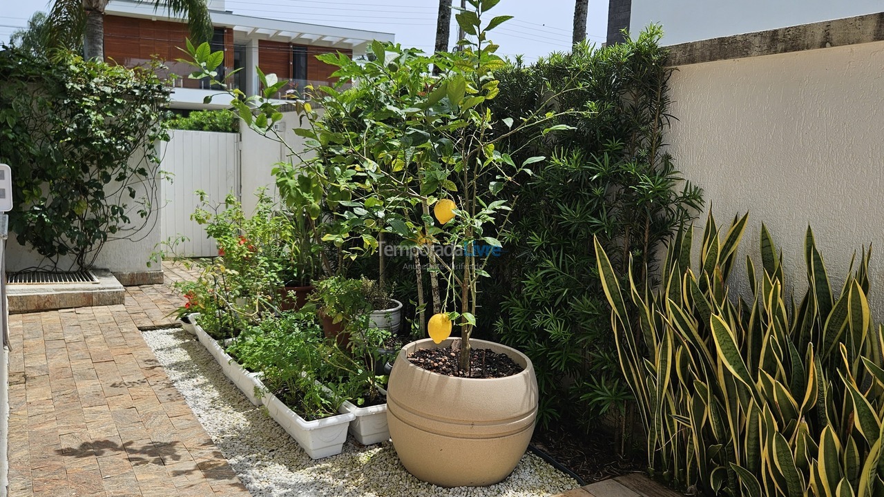 Casa para aluguel de temporada em Florianopolis (Jurerê Internacional)