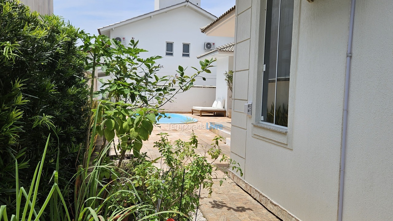 Casa para aluguel de temporada em Florianopolis (Jurerê Internacional)