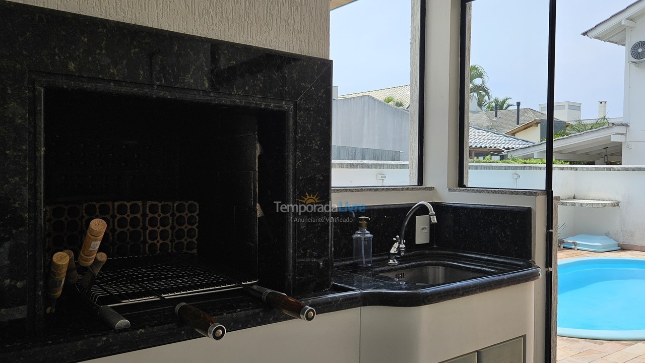 Casa para aluguel de temporada em Florianopolis (Jurerê Internacional)