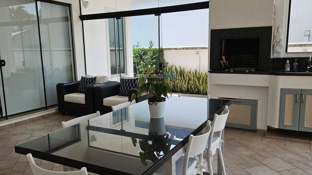 Casa para aluguel de temporada em Florianopolis (Jurerê Internacional)