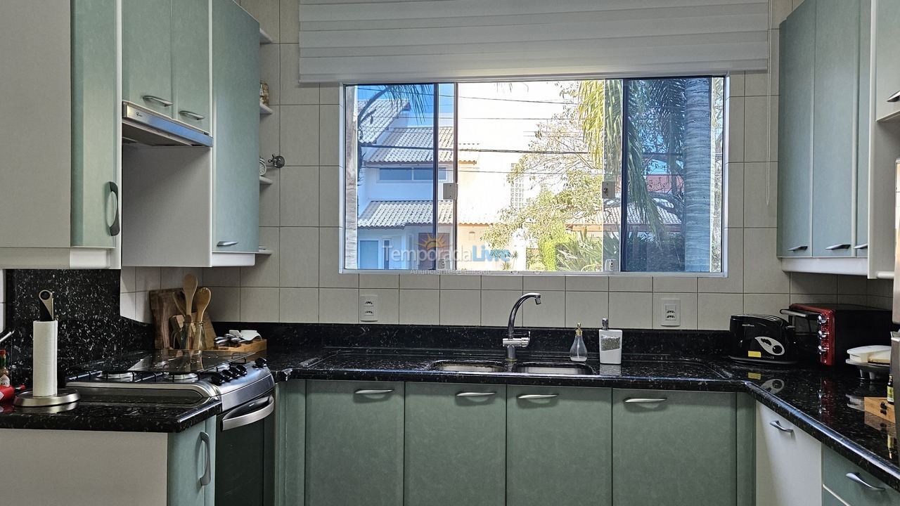 Casa para aluguel de temporada em Florianopolis (Jurerê Internacional)