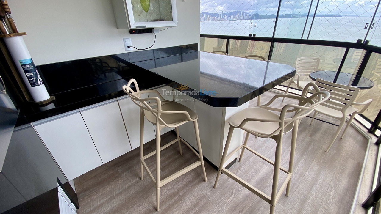 Apartamento para aluguel de temporada em Balneário Camboriú (Praia Central)