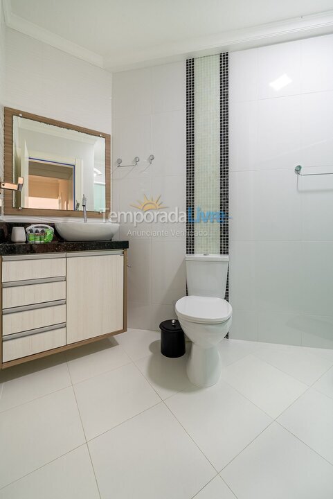 Apartamento para aluguel de temporada em Bombinhas (Praia de Bombas)