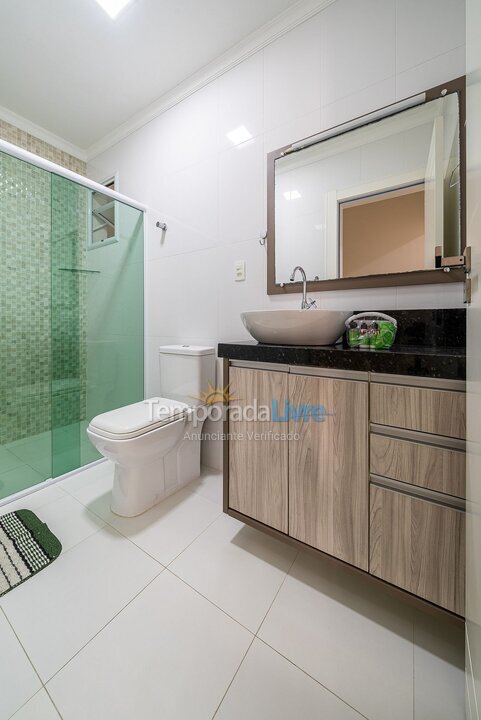 Apartamento para aluguel de temporada em Bombinhas (Praia de Bombas)