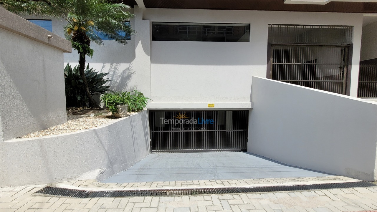 Apartamento para aluguel de temporada em Bombinhas (Praia de Bombas)