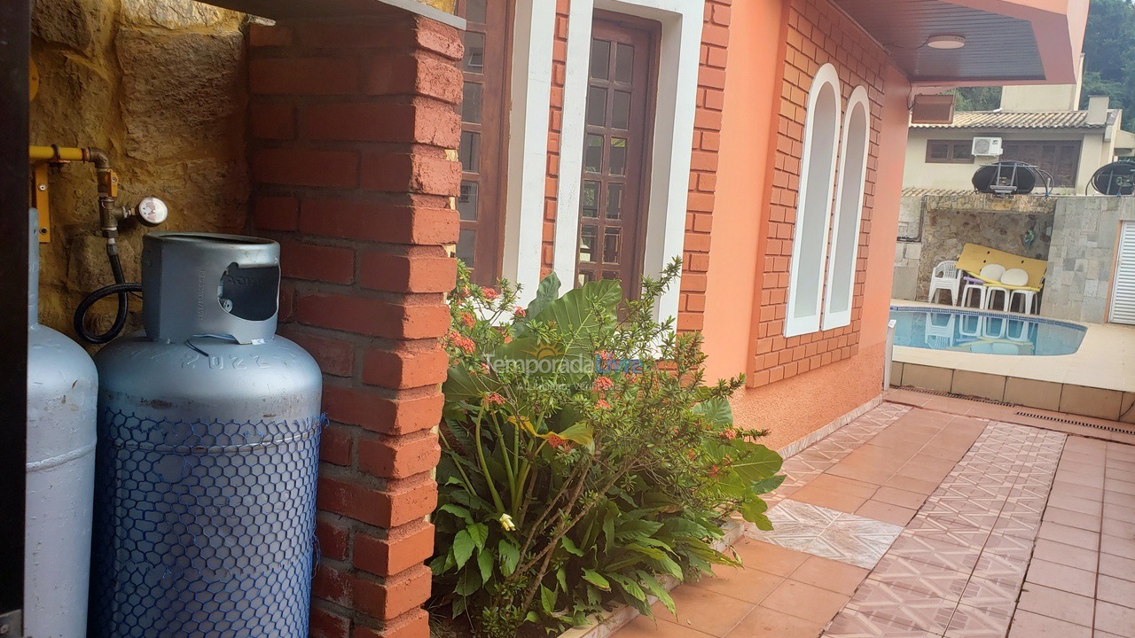 Casa para aluguel de temporada em Guarujá (Praia do Pernambuco)