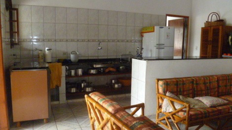 CASA PRAIA ENSEADA 3 BEDROOMS 7 MINUTES WALK FROM THE SEA