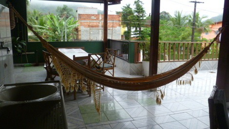 CASA PRAIA ENSEADA 3 BEDROOMS 7 MINUTES WALK FROM THE SEA