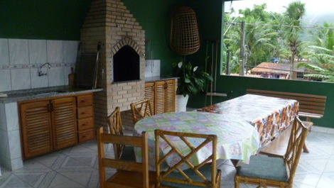 CASA PRAIA ENSEADA 3 BEDROOMS 7 MINUTES WALK FROM THE SEA