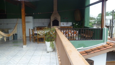 CASA PRAIA ENSEADA 3 BEDROOMS 7 MINUTES WALK FROM THE SEA