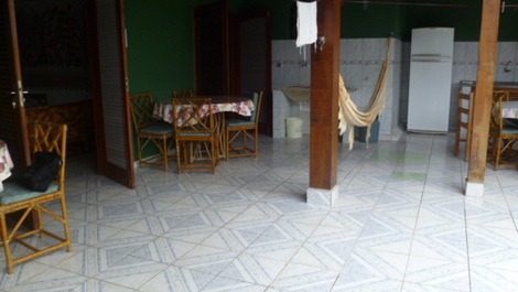 CASA PRAIA ENSEADA 3 BEDROOMS 7 MINUTES WALK FROM THE SEA