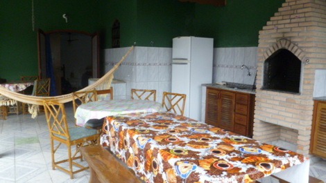 CASA PRAIA ENSEADA 3 BEDROOMS 7 MINUTES WALK FROM THE SEA