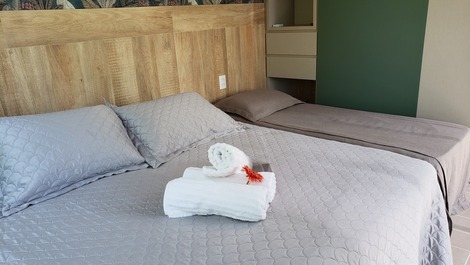 Quarto casal com bicama de solteiro