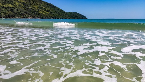 Gran casa a 150 metros de la playa de Enseada, Ubatuba