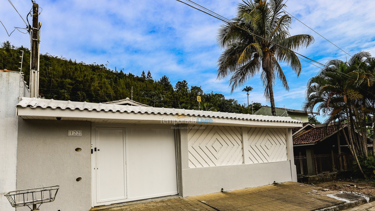 Casa para aluguel de temporada em Ubatuba (Enseada)