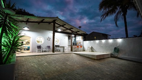 Ampla Casa à 150 mts da praia Enseada, Ubatuba
