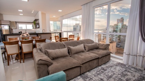 APARTAMENTO 4 SUITES VISTA AL MAR EN ITAPEMA