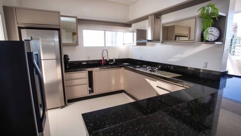 APARTAMENTO 4 SUITES VISTA AL MAR EN ITAPEMA