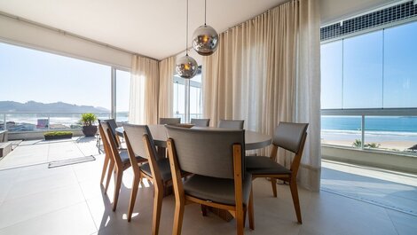 161 - Duplex penthouse with 03 bedrooms and private Jacuzzi in the city...