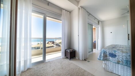 161 - Duplex penthouse with 03 bedrooms and private Jacuzzi in the city...