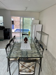 Casa pertinho da praia, 4 suítes, churrasqueira, piscina com cascata