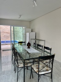 Casa pertinho da praia, 4 suítes, churrasqueira, piscina com cascata