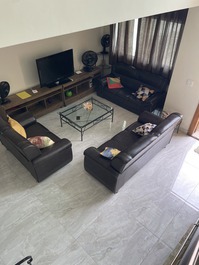 Casa pertinho da praia, 4 suítes, churrasqueira, piscina com cascata