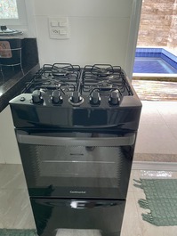 Casa pertinho da praia, 4 suítes, churrasqueira, piscina com cascata