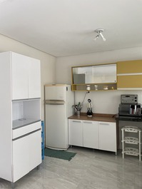 Casa pertinho da praia, 4 suítes, churrasqueira, piscina com cascata