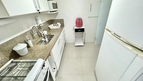 Pitangueiras Central Region 100 Meters from the Beach, Wi-Fi, 6 People