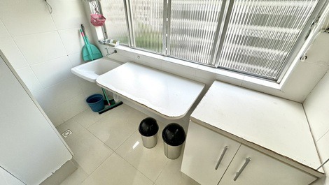 Pitangueiras Central Region 100 Meters from the Beach, Wi-Fi, 6 People