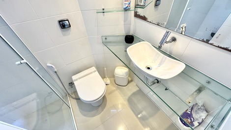 Pitangueiras Central Region 100 Meters from the Beach, Wi-Fi, 6 People