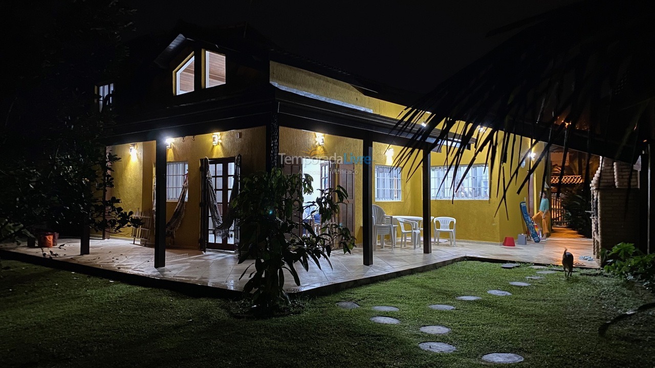 House for vacation rental in Bertioga (Praia de Guaratuba)
