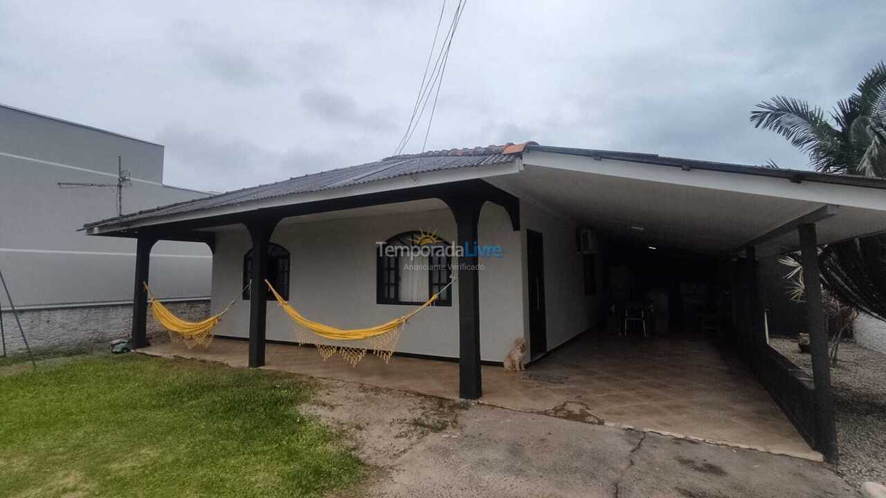 Casa para alquiler de vacaciones em Itapoá (Itapema do Norte)