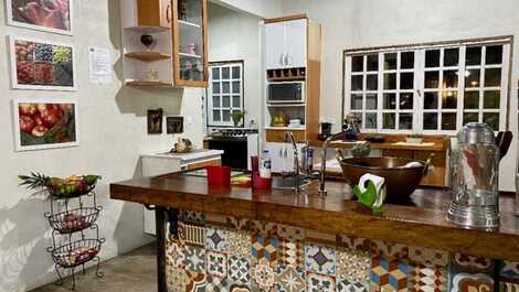 LINDA E AMPLA CASA DE CAMPO COM PISCINA 8 PESSOAS GUARAREMA-SP