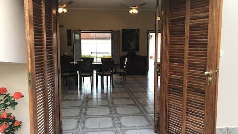 HIGH STANDARD, 6 SUITES WITH AIR, LARGE SWIMMING POOL, PRIVILEGED LOCATION