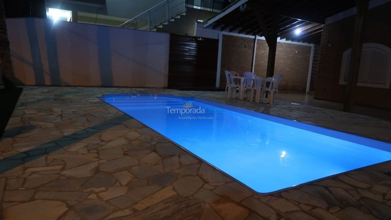 Casa para aluguel de temporada em Ubatuba (Praia Grande)