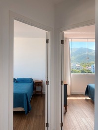 Hermosa cobertura de palma. Cerca del mar. Vistas al mar y montaña