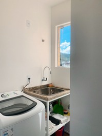 Hermosa cobertura de palma. Cerca del mar. Vistas al mar y montaña