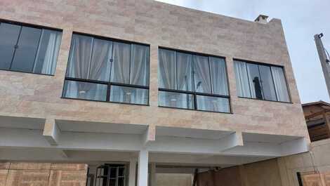 Apartamento 2 quartos, piscina na praia ingleses/santinho