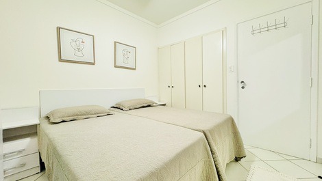 Pitangueiras Precioso apartamento en Quadra do Mar con aire acondicionado